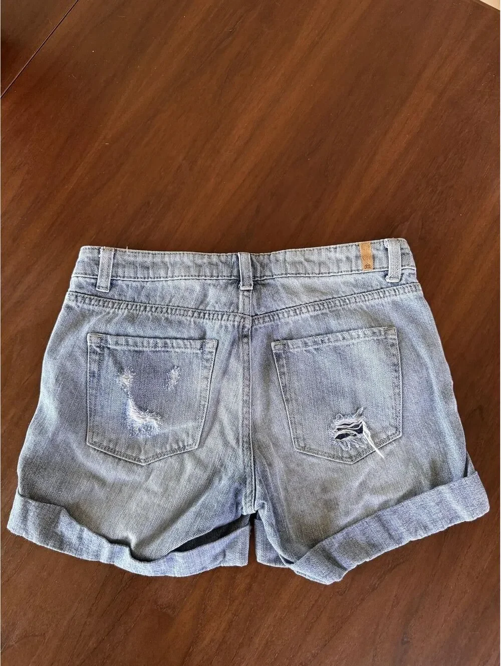 Susina Distressed Boyfriend Jean Shorts Size 25 Light Wash Rolled Cuff